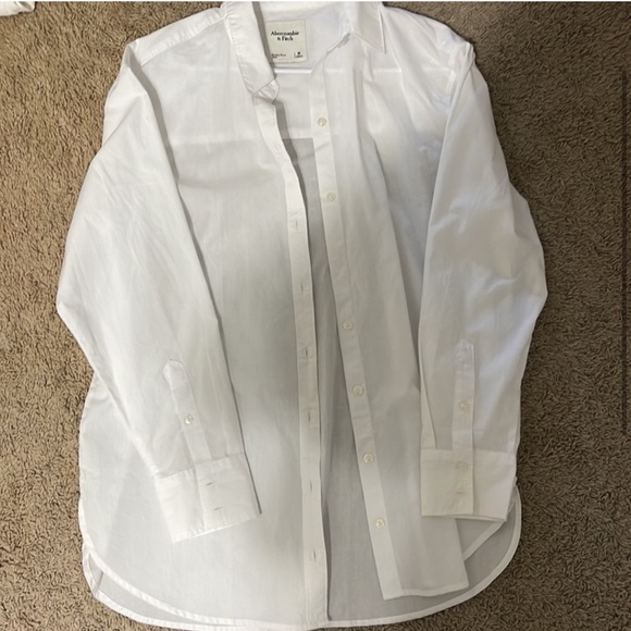 Abercrombie & Fitch Oversized collared shirt. Item 066 - Picture 3 of 4